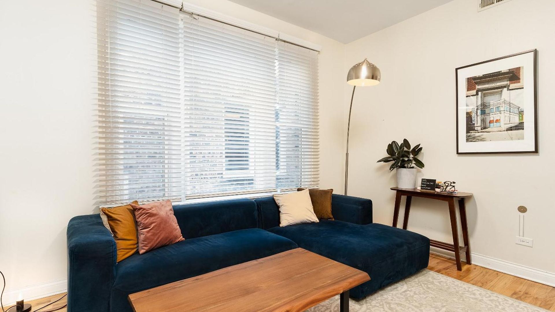 Wicker Park 2br Modern Dv3 *