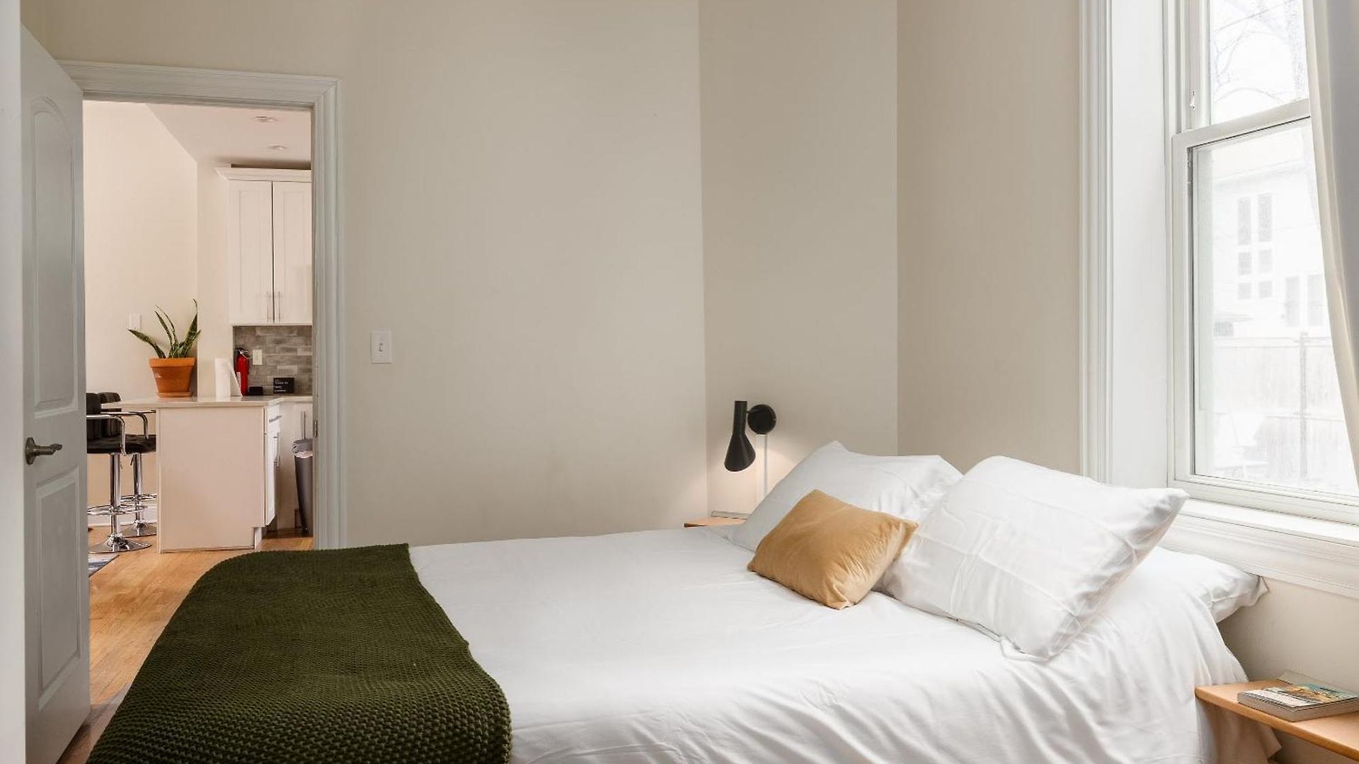 East Village 2br Modern H1 Apartment Chicago