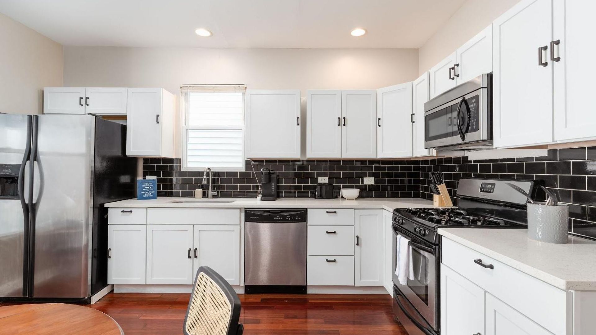 Flexhome Avondale 2br W1 With Parking * Chicago