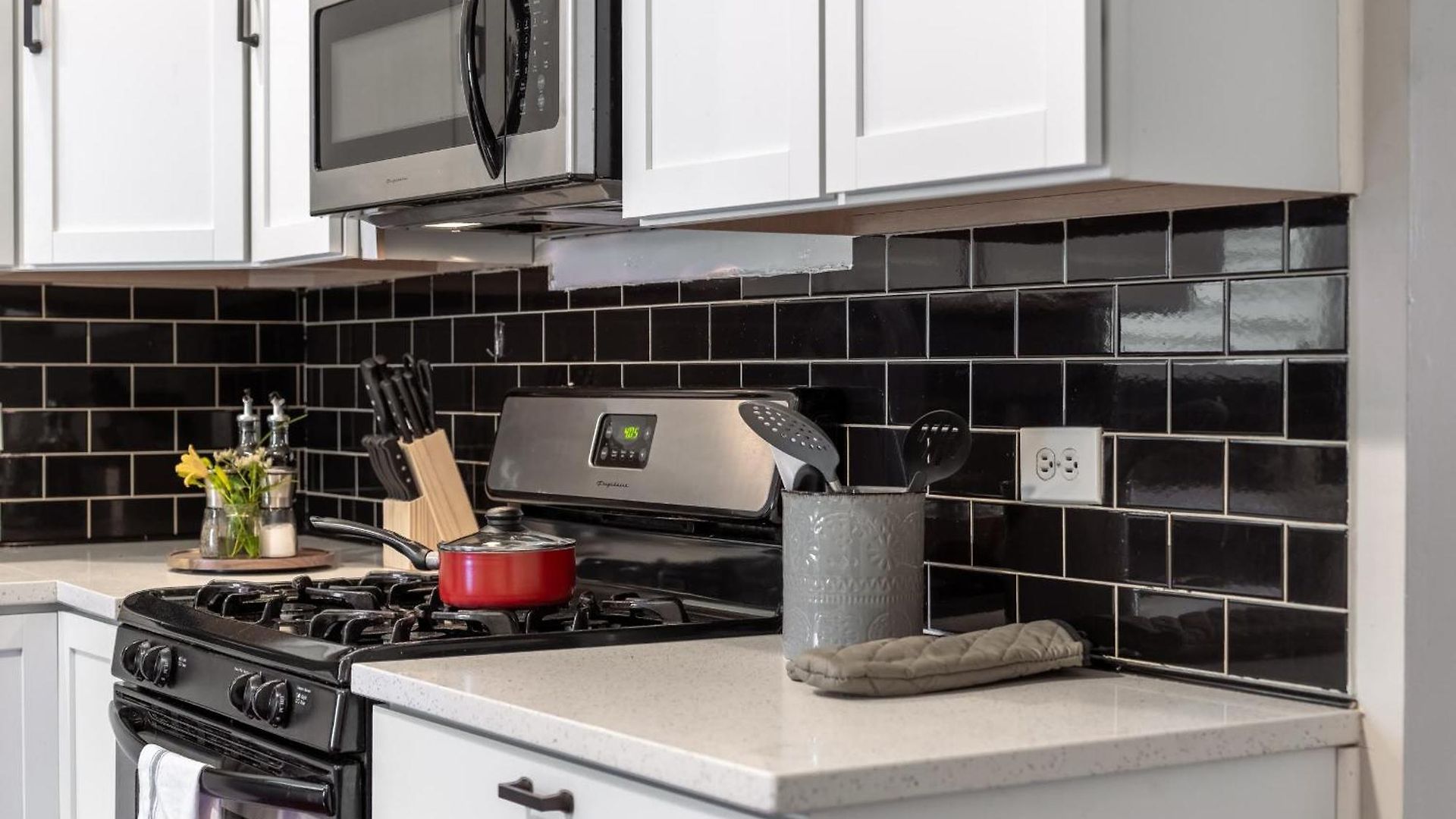Flexhome Avondale 2br W1 With Parking Apartment Chicago