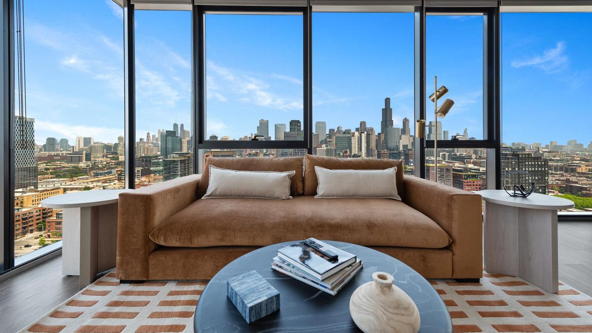 Apartment Fulbrix Bright Designer With West Loop Views *