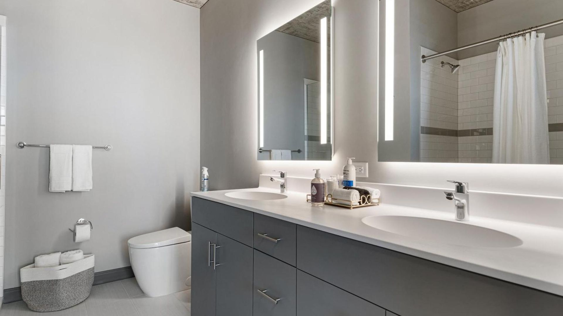 Fulbrix Bright Designer With West Loop Views