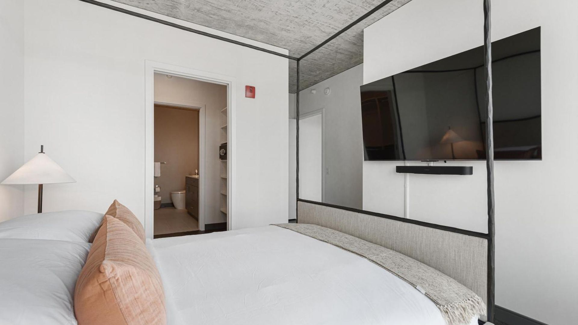 Fulbrix Bright Designer With West Loop Views Apartment Chicago