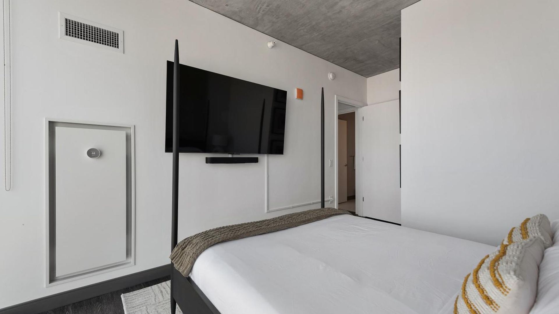 Fulbrix Bright Designer With West Loop Views