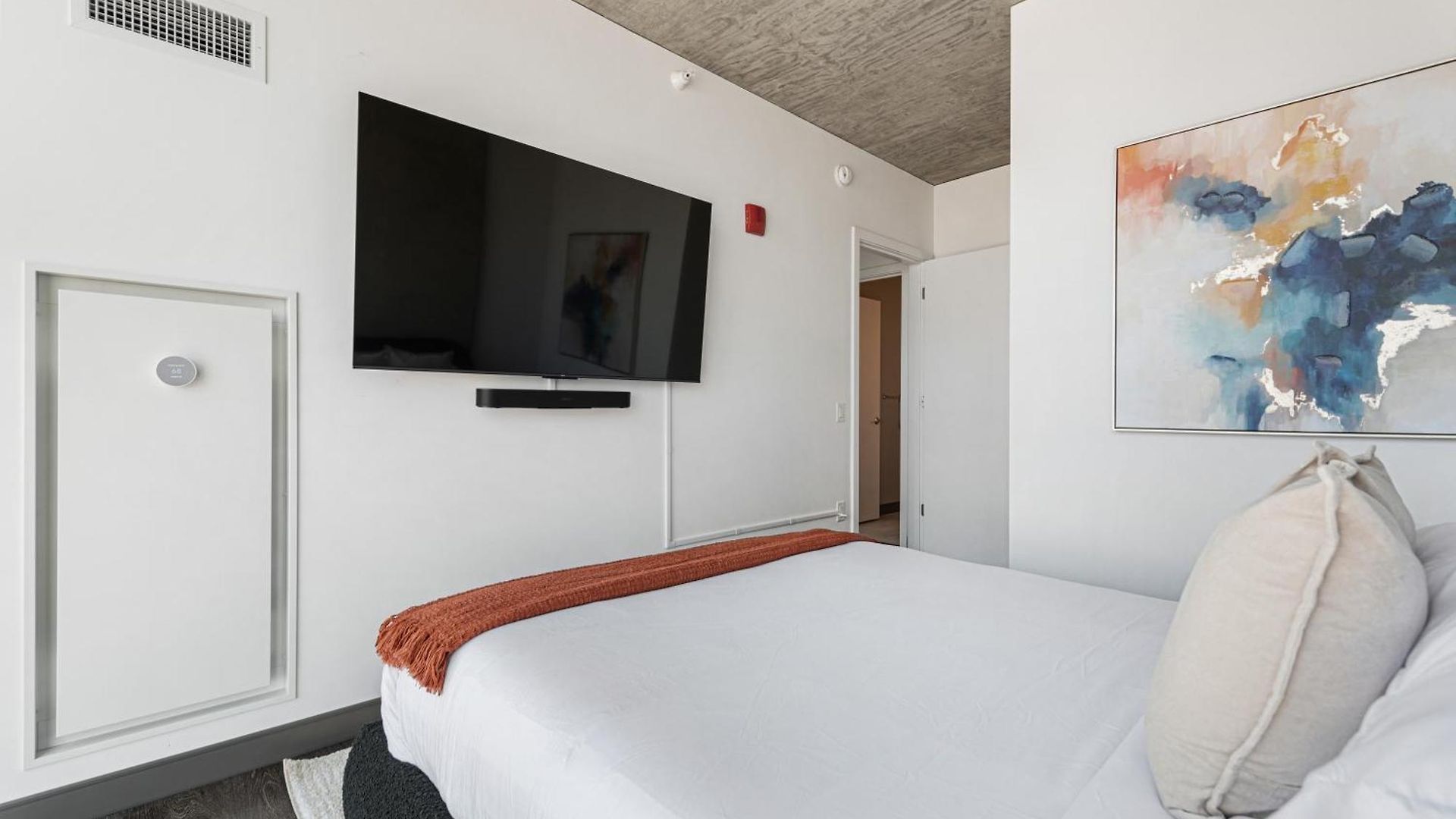 Fulbrix Bright Designer With West Loop Views Apartment