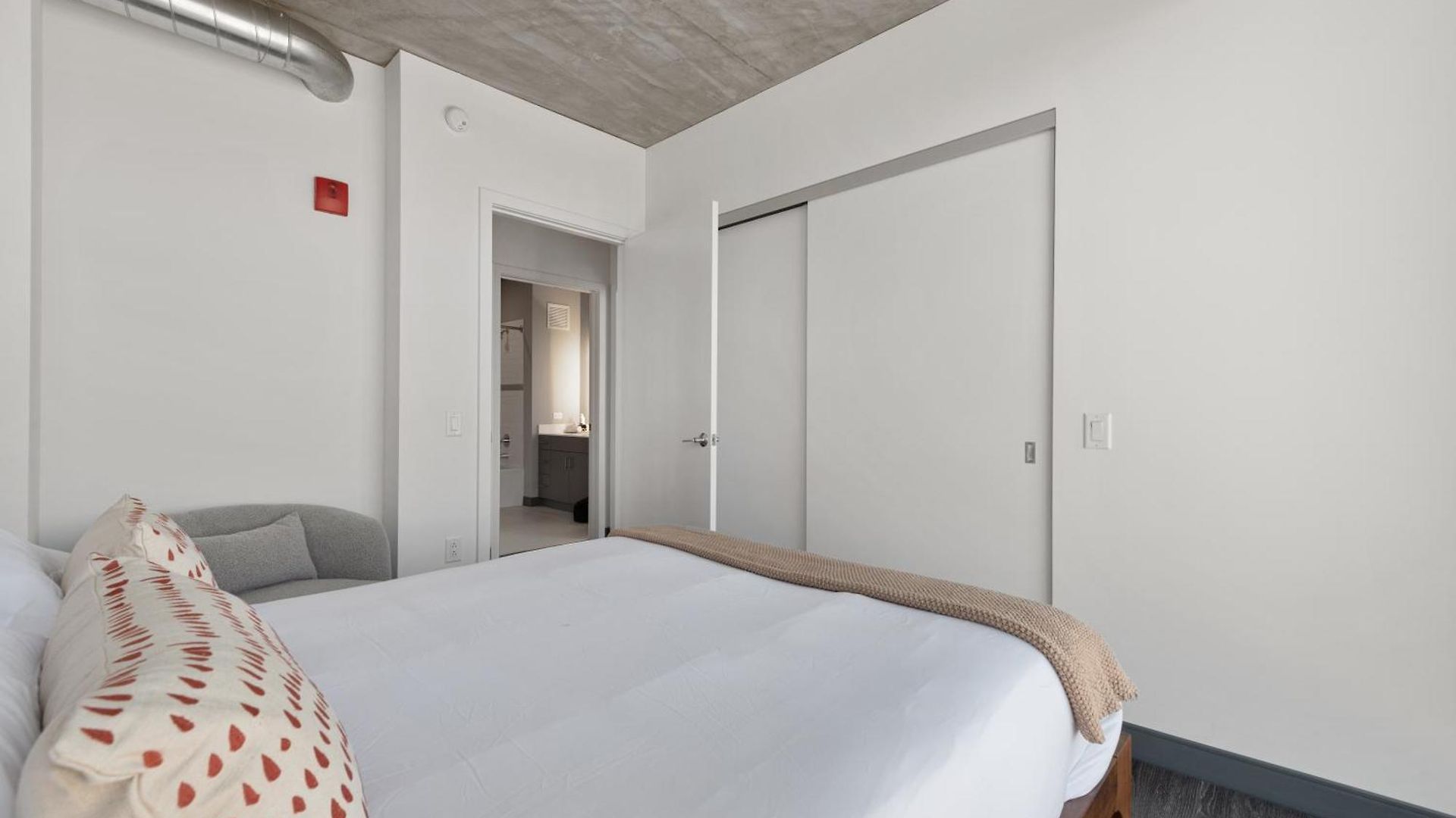 Fulbrix Bright Designer With West Loop Views Apartment Chicago