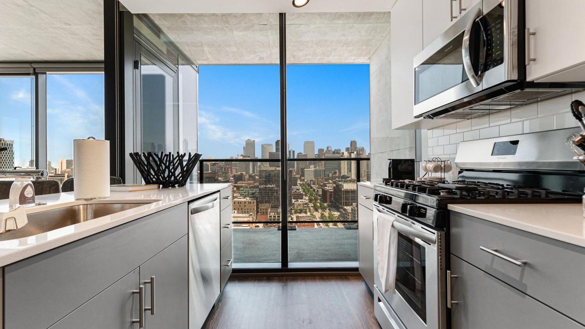 Fulbrix Bright Designer With West Loop Views Chicago
