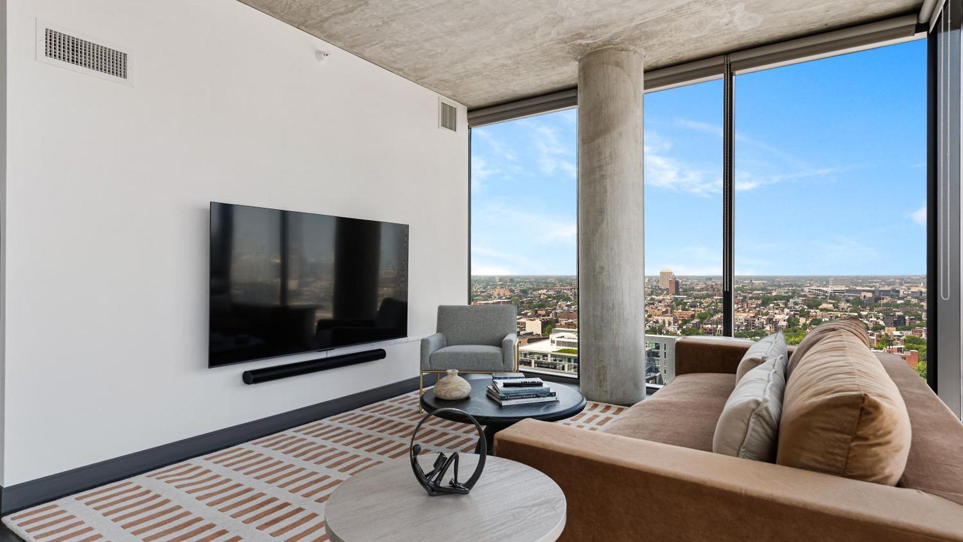 Fulbrix Bright Designer With West Loop Views *