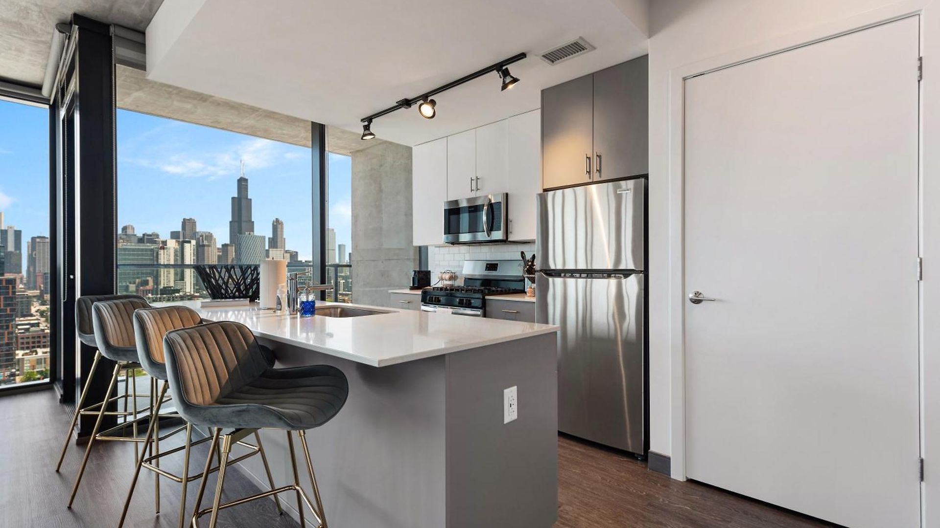 Fulbrix Bright Designer With West Loop Views Apartment *