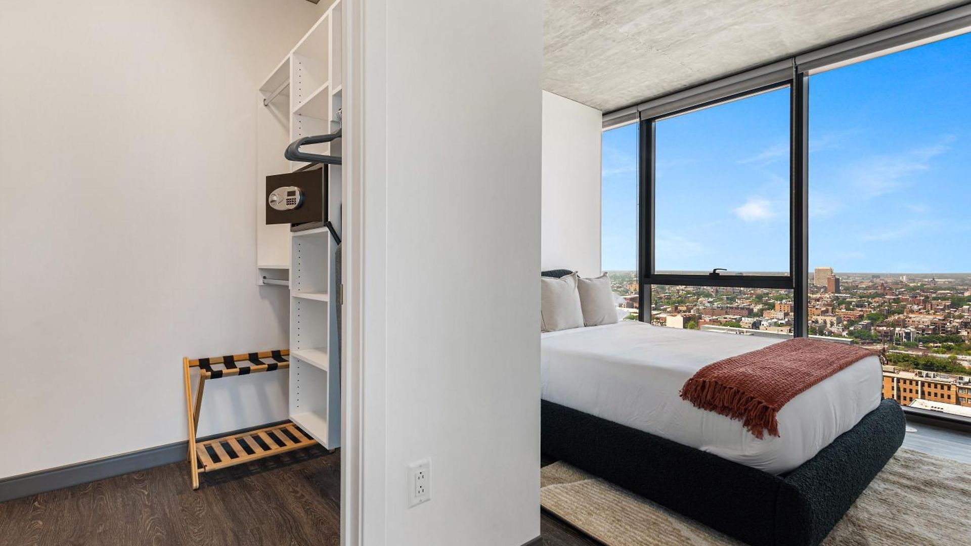 Fulbrix Bright Designer With West Loop Views Apartment Chicago
