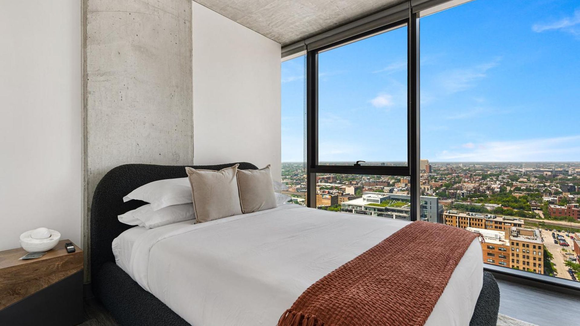 Fulbrix Bright Designer With West Loop Views Chicago