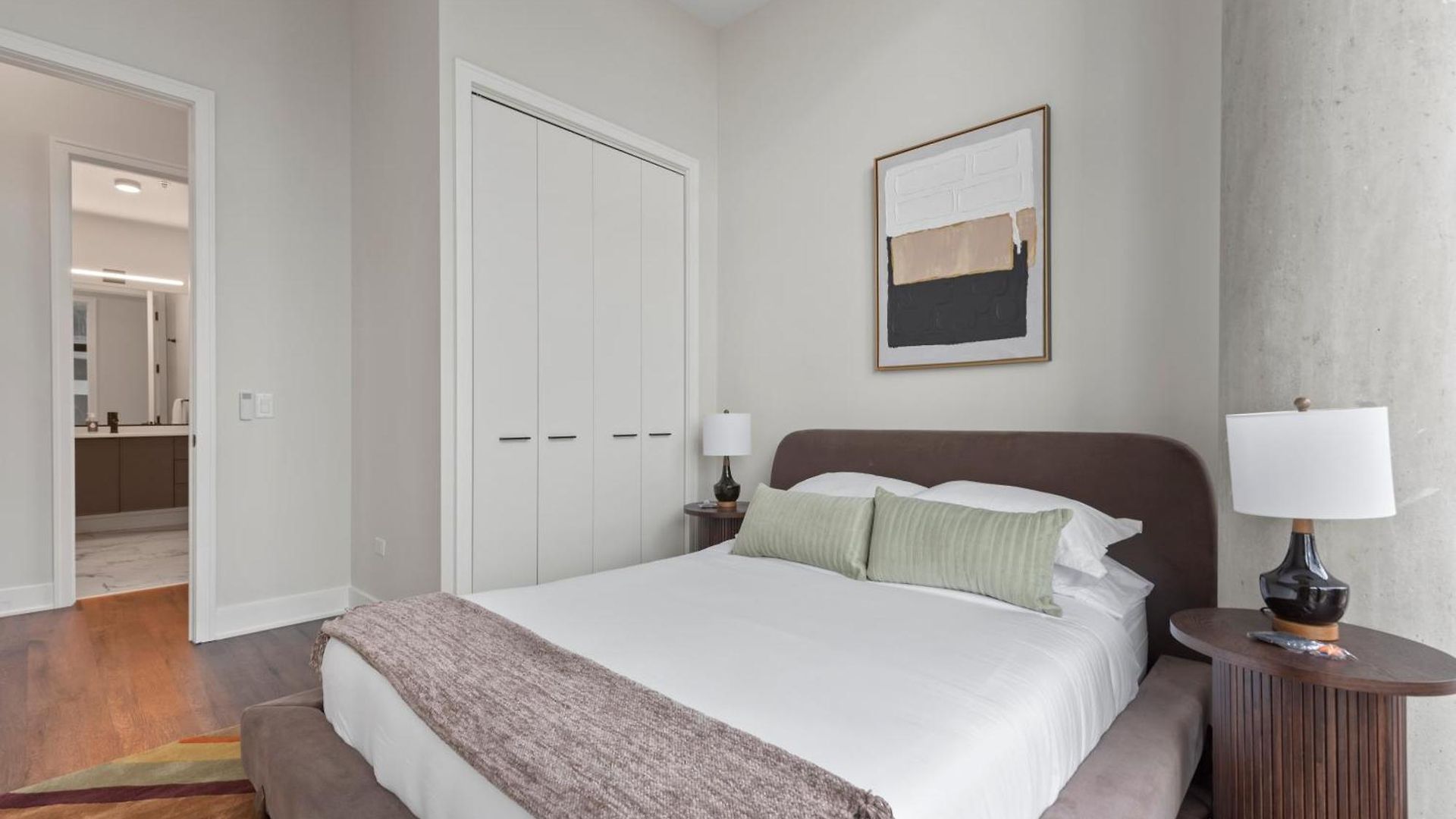 Avra Stylish Prime West Loop Location Near Union Park *