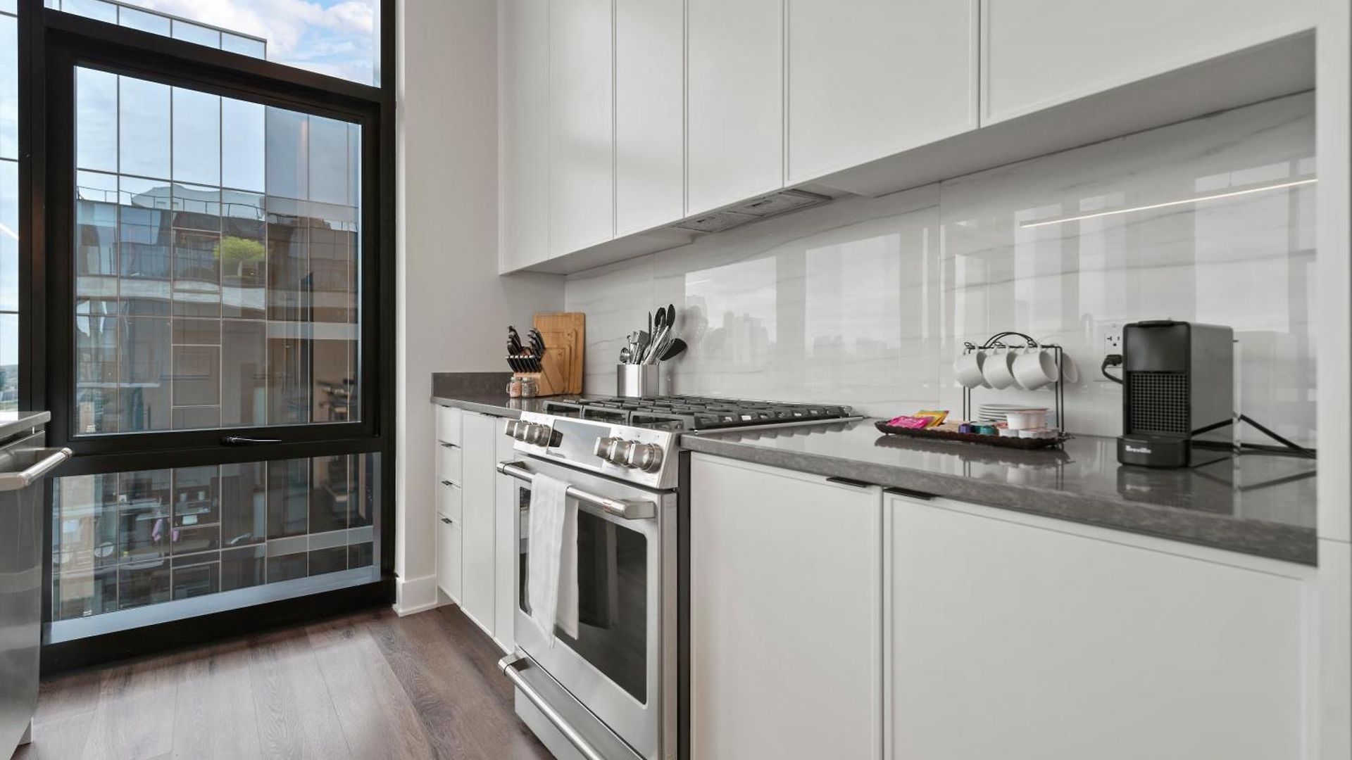Avra Stylish Prime West Loop Location Near Union Park Apartment Chicago