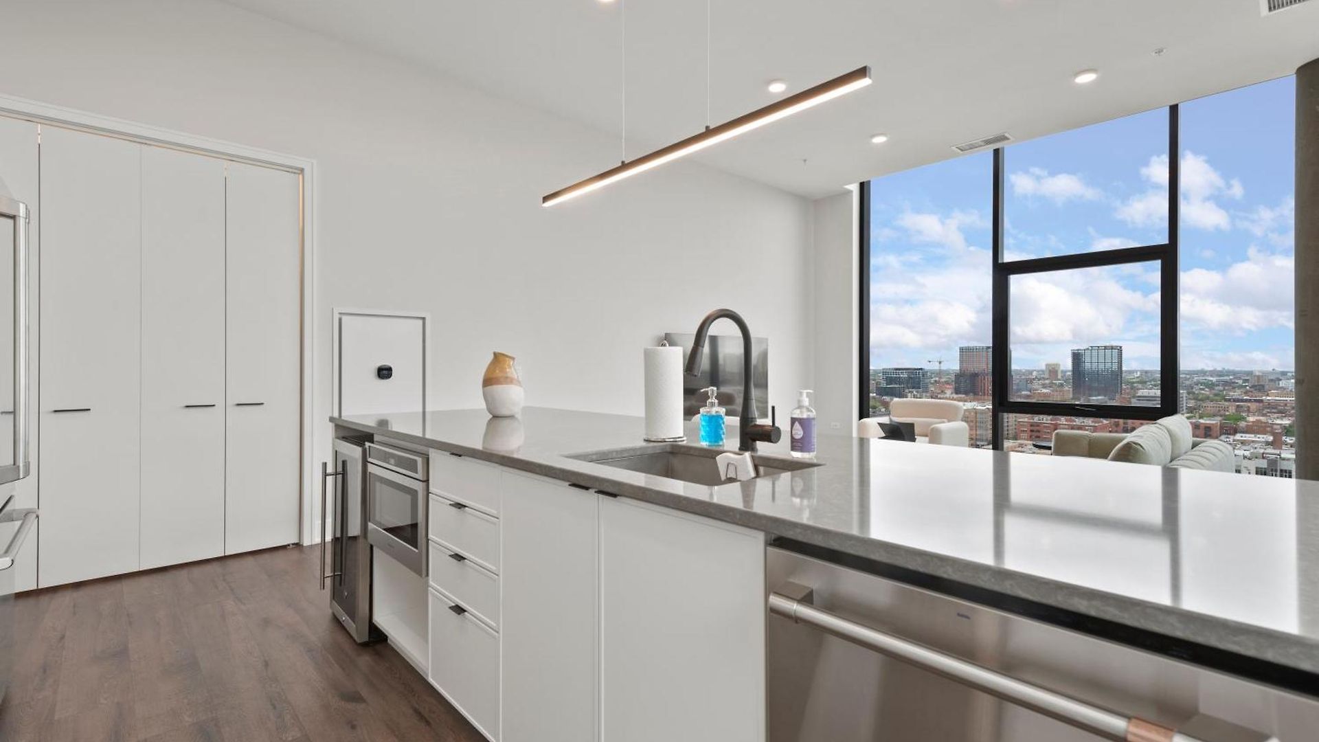 Avra Stylish Prime West Loop Location Near Union Park