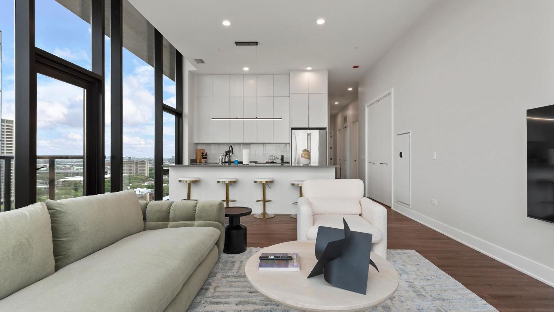 Avra Stylish Prime West Loop Location Near Union Park Apartment Chicago