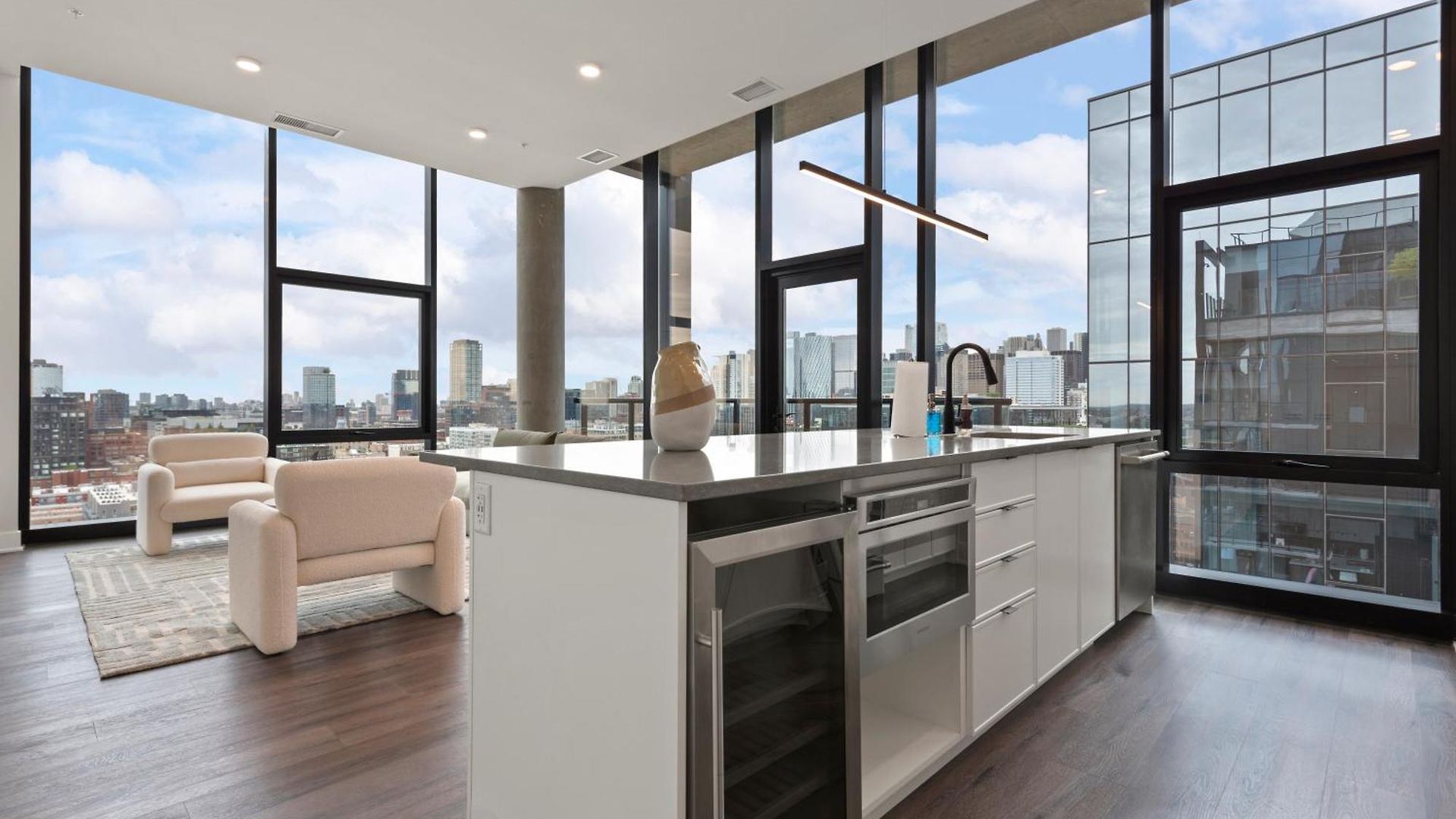Avra Stylish Prime West Loop Location Near Union Park