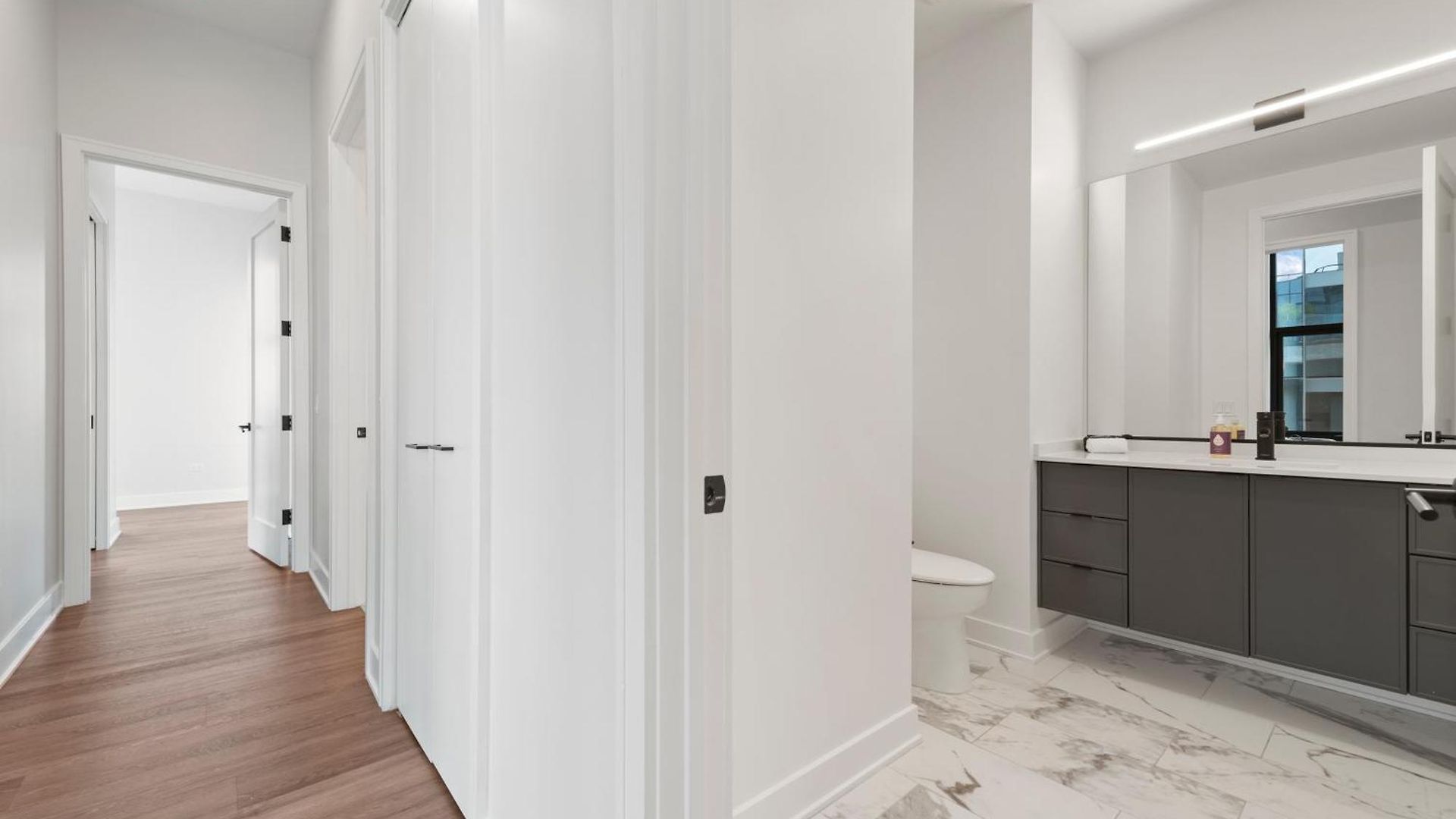 Avra Stylish Prime West Loop Location Near Union Park Apartment