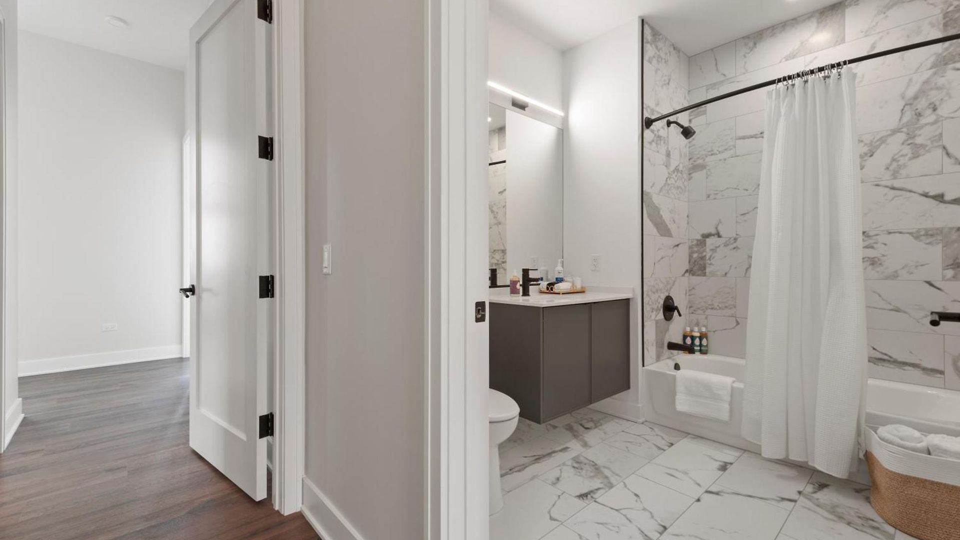 Avra Stylish Prime West Loop Location Near Union Park Apartment *