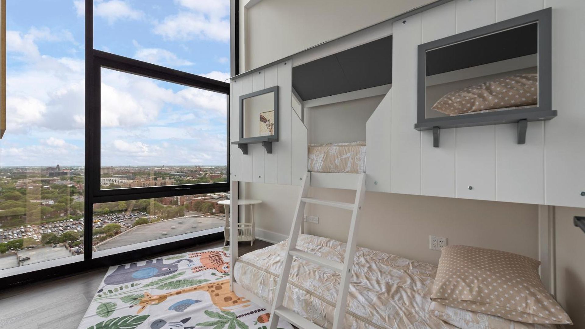 Avra Stylish Prime West Loop Location Near Union Park *