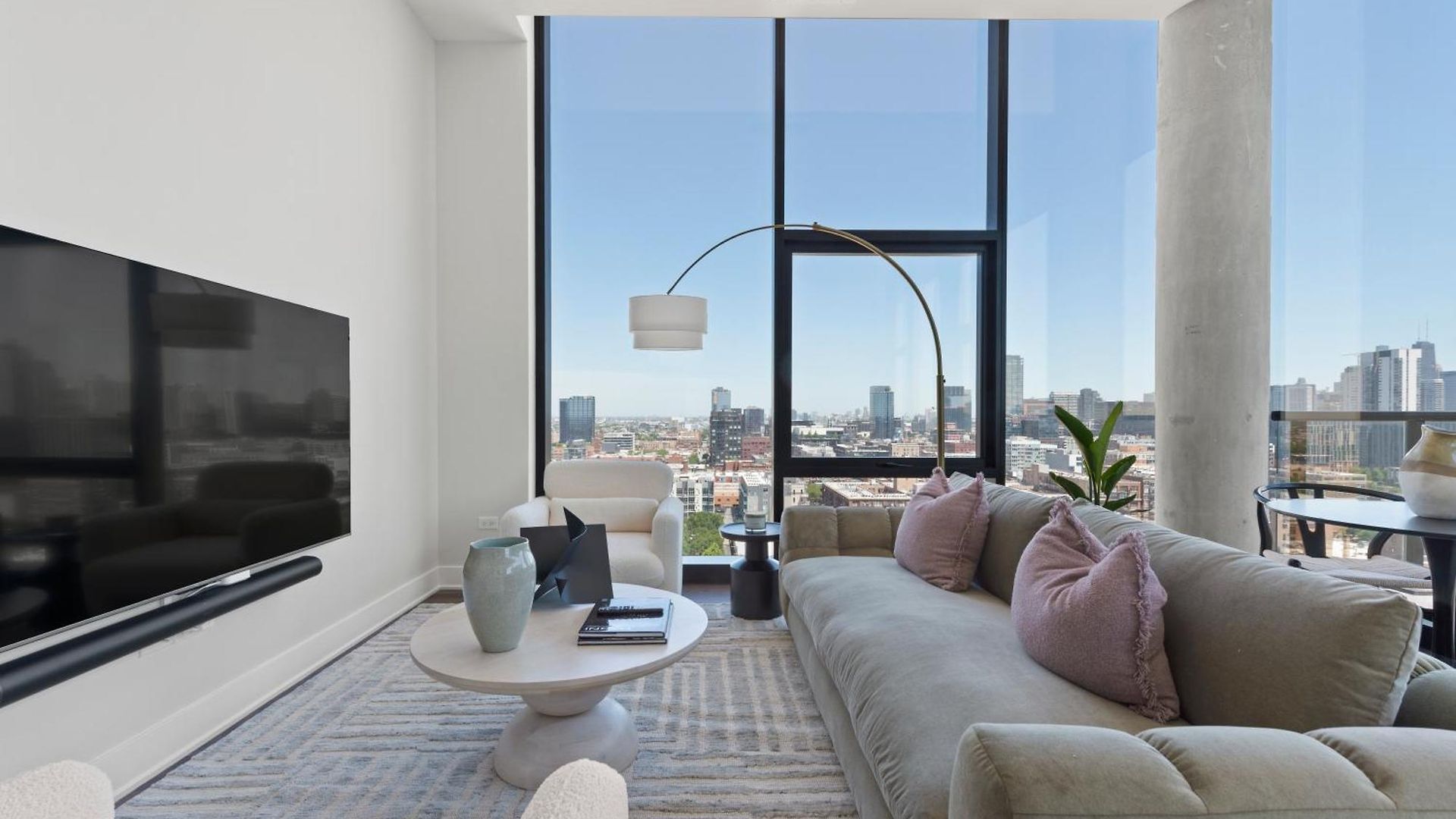 Avra Stylish Prime West Loop Location Near Union Park