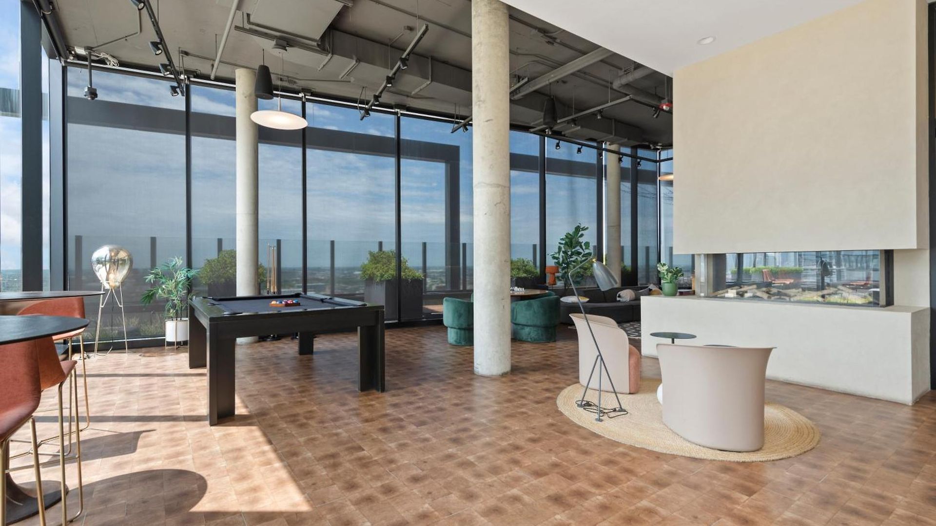 Avra Stylish Prime West Loop Location Near Union Park * Chicago