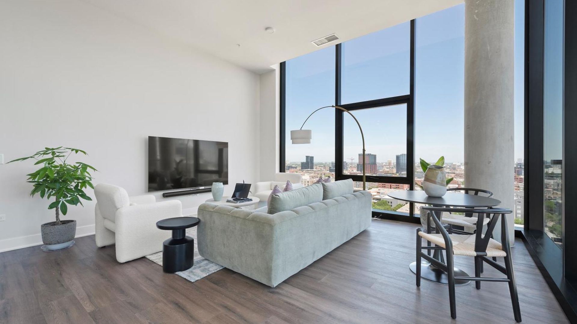 Avra Stylish Prime West Loop Location Near Union Park