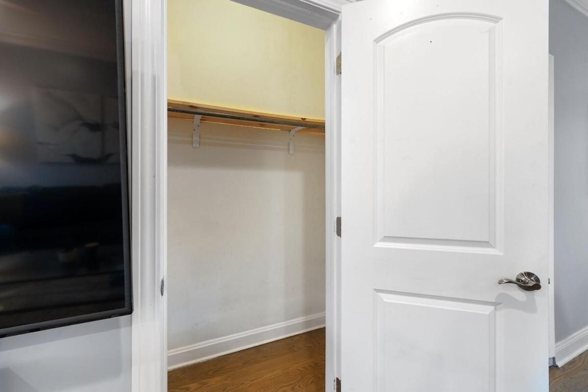 Stylish 2br Urban Retreat In River West