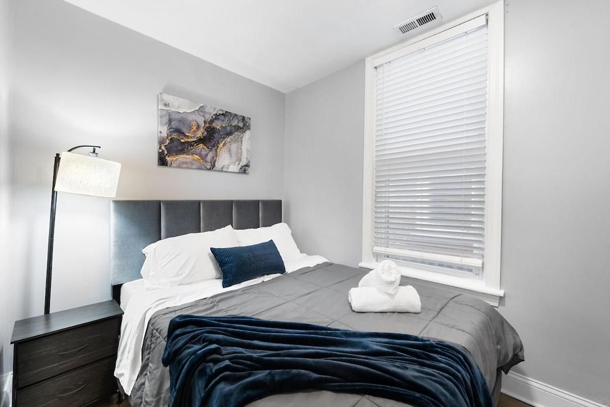 Stylish 2br Urban Retreat In River West *