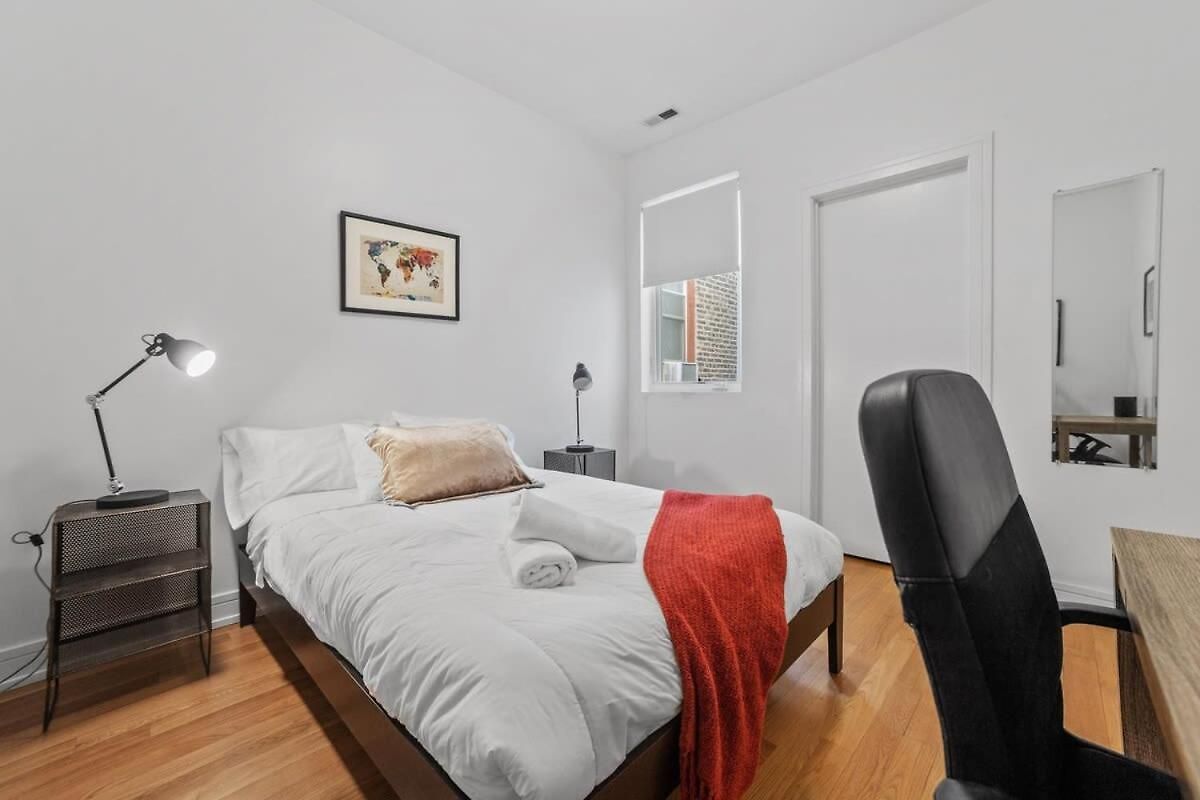 Apartment 4-bedroom Luxury With Rooftop & Skyline Views *