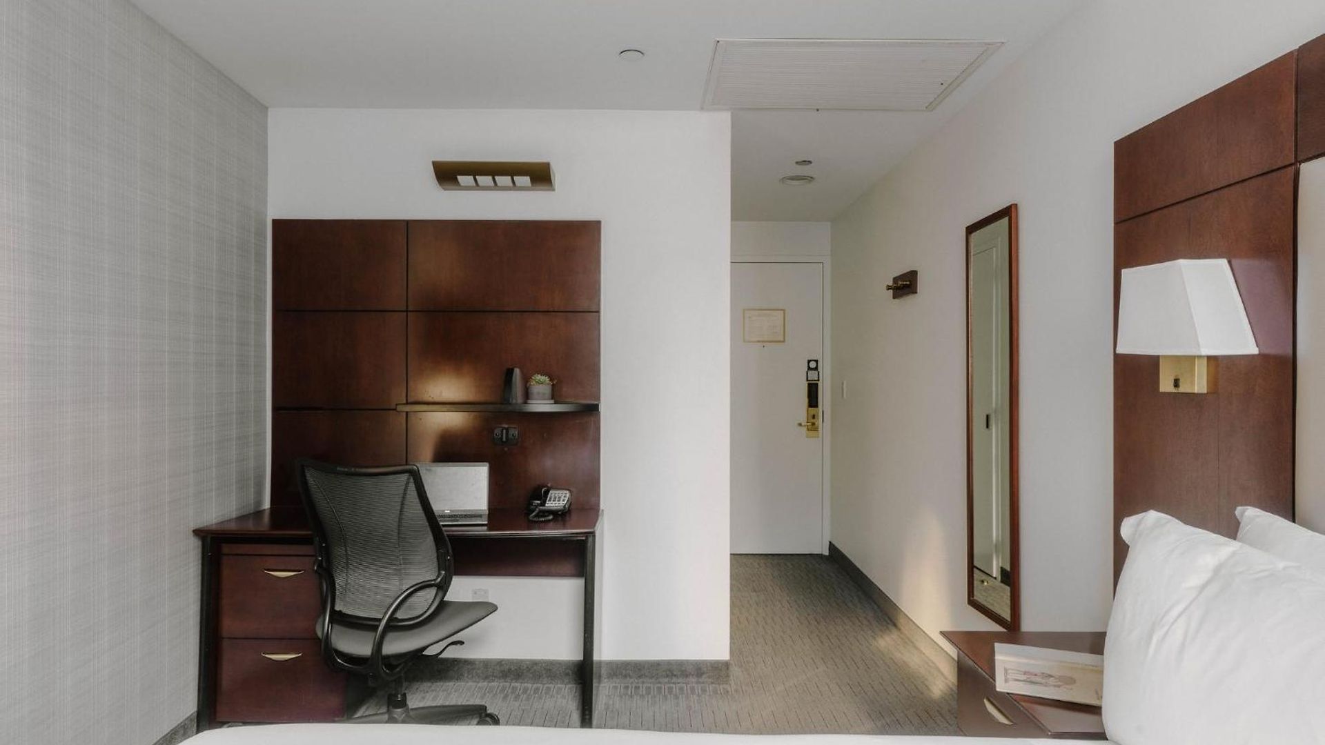 Club Quarters Wacker At Michigan, Chicago