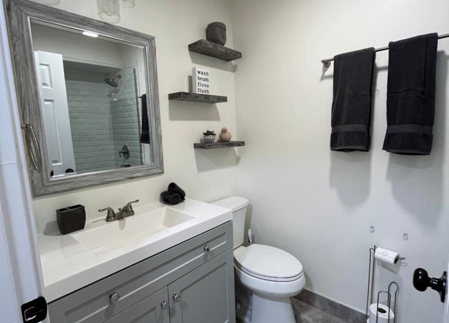 Vibrant W/ Comforting Vibes Apartment *