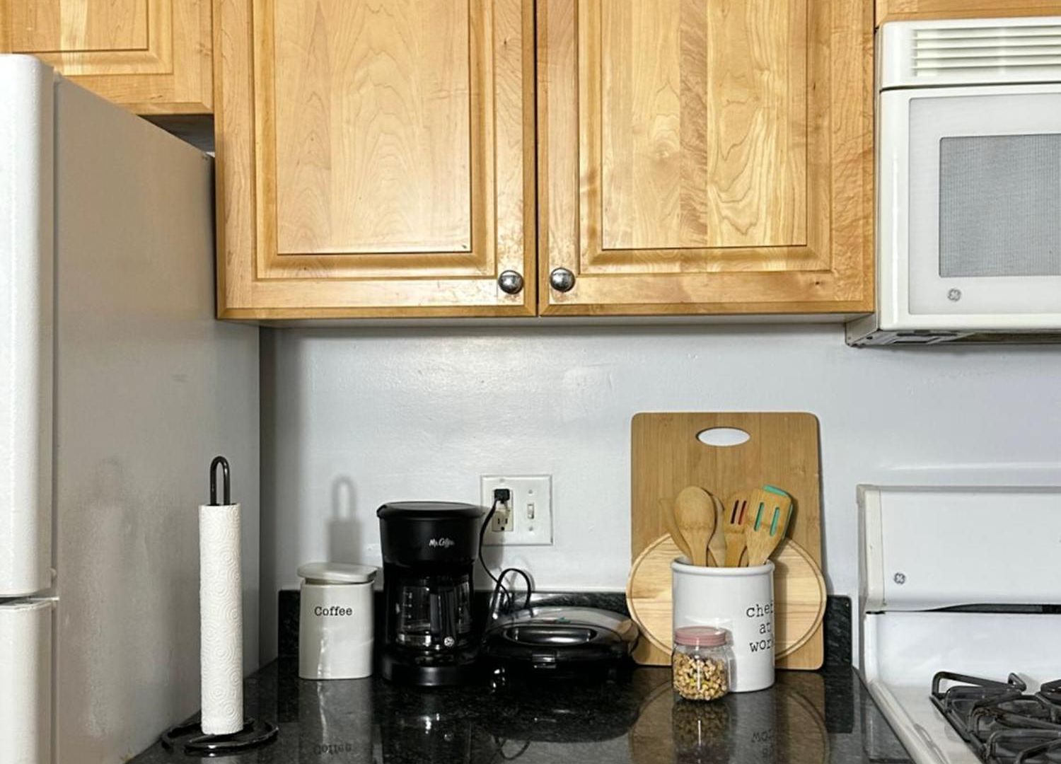 Luxury 2 Bed 2 Bath In With Free Parking Apartment *