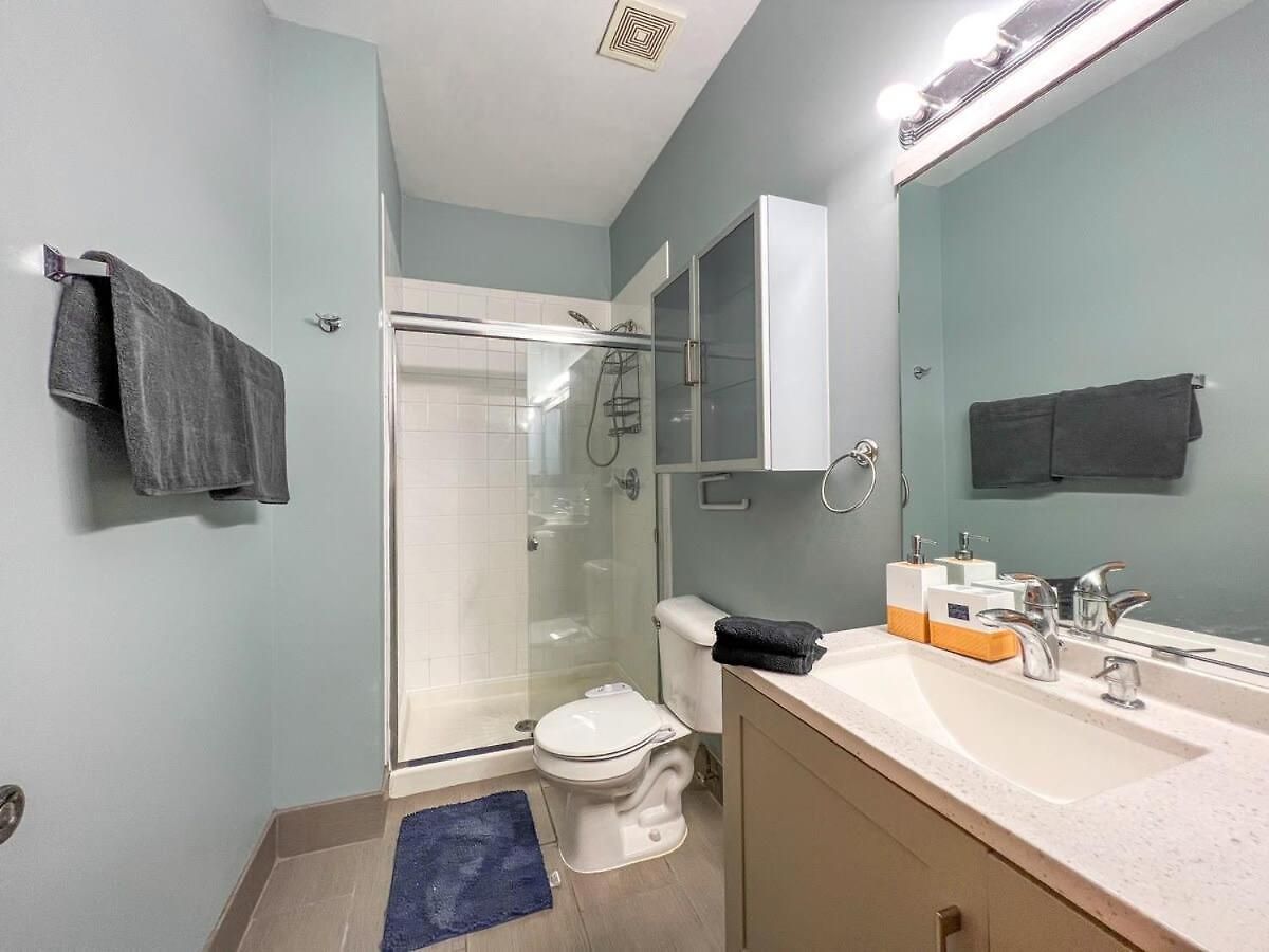Pool Table, Pingpong, Arcade, 2-car Parking, 3 Floors! Apartment Chicago