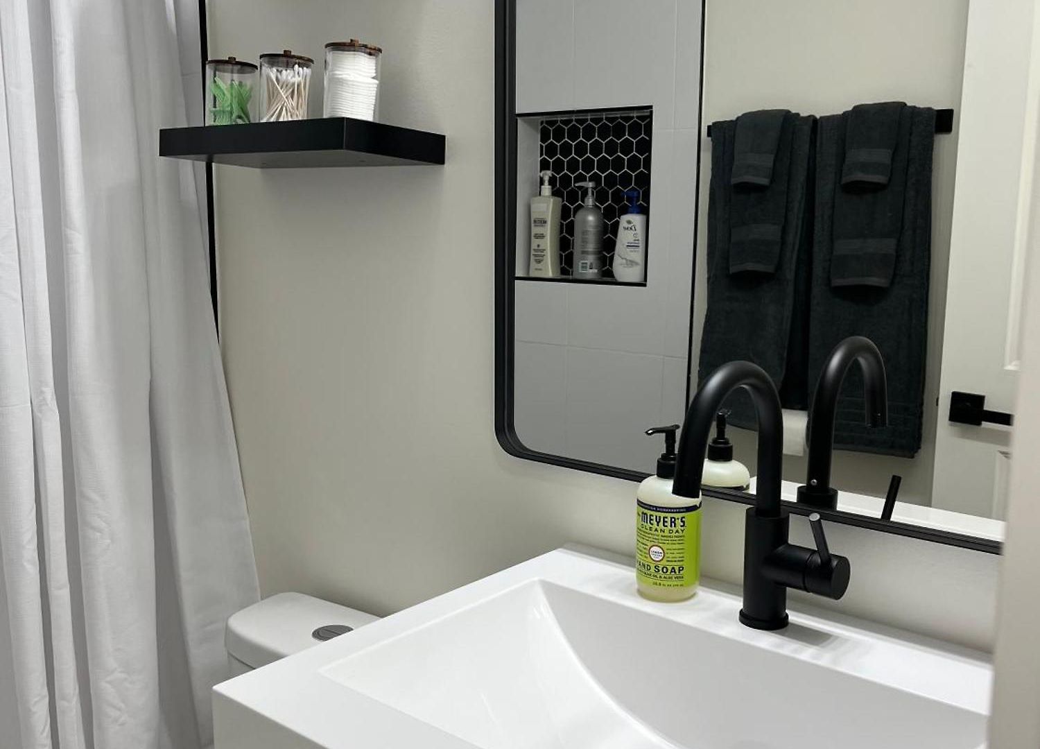Chic Euro Getaway- Close To Downtown * Chicago