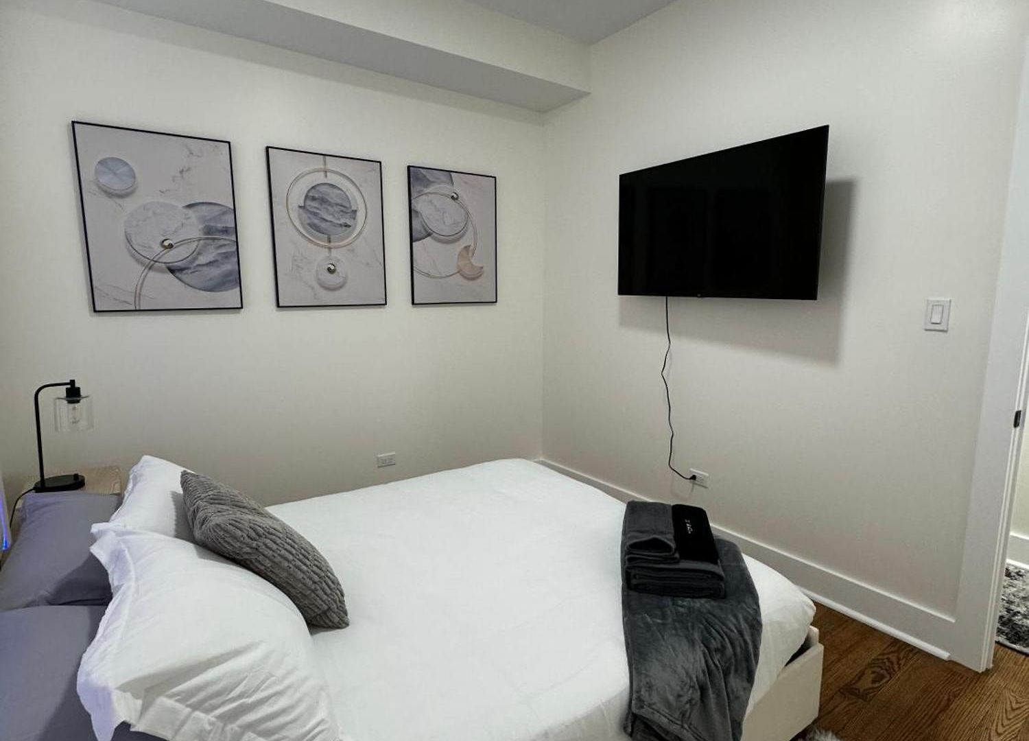Apartment Chic Euro Getaway- Close To Downtown *