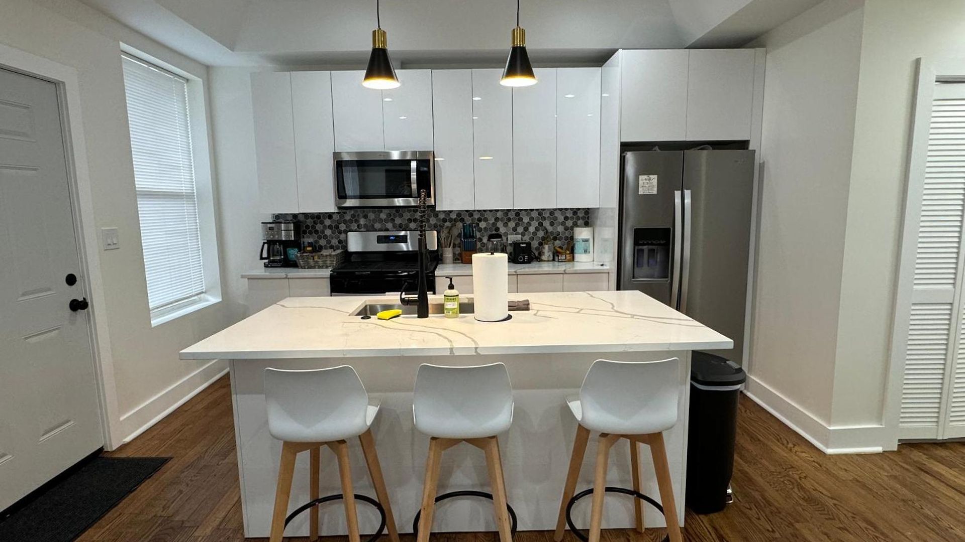 Apartment Chic Euro Getaway- Close To Downtown *