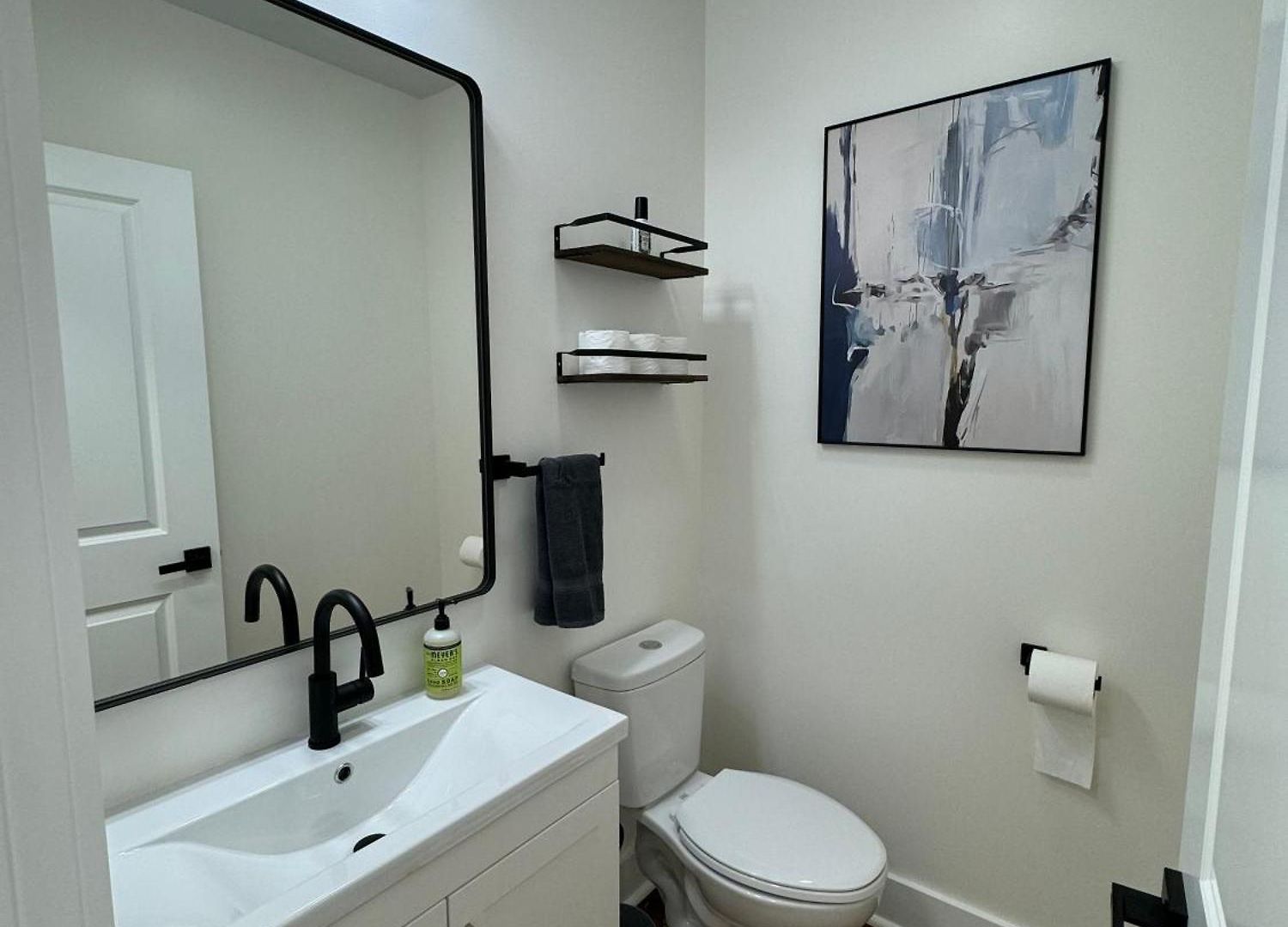 Chic Euro Getaway- Close To Downtown Chicago