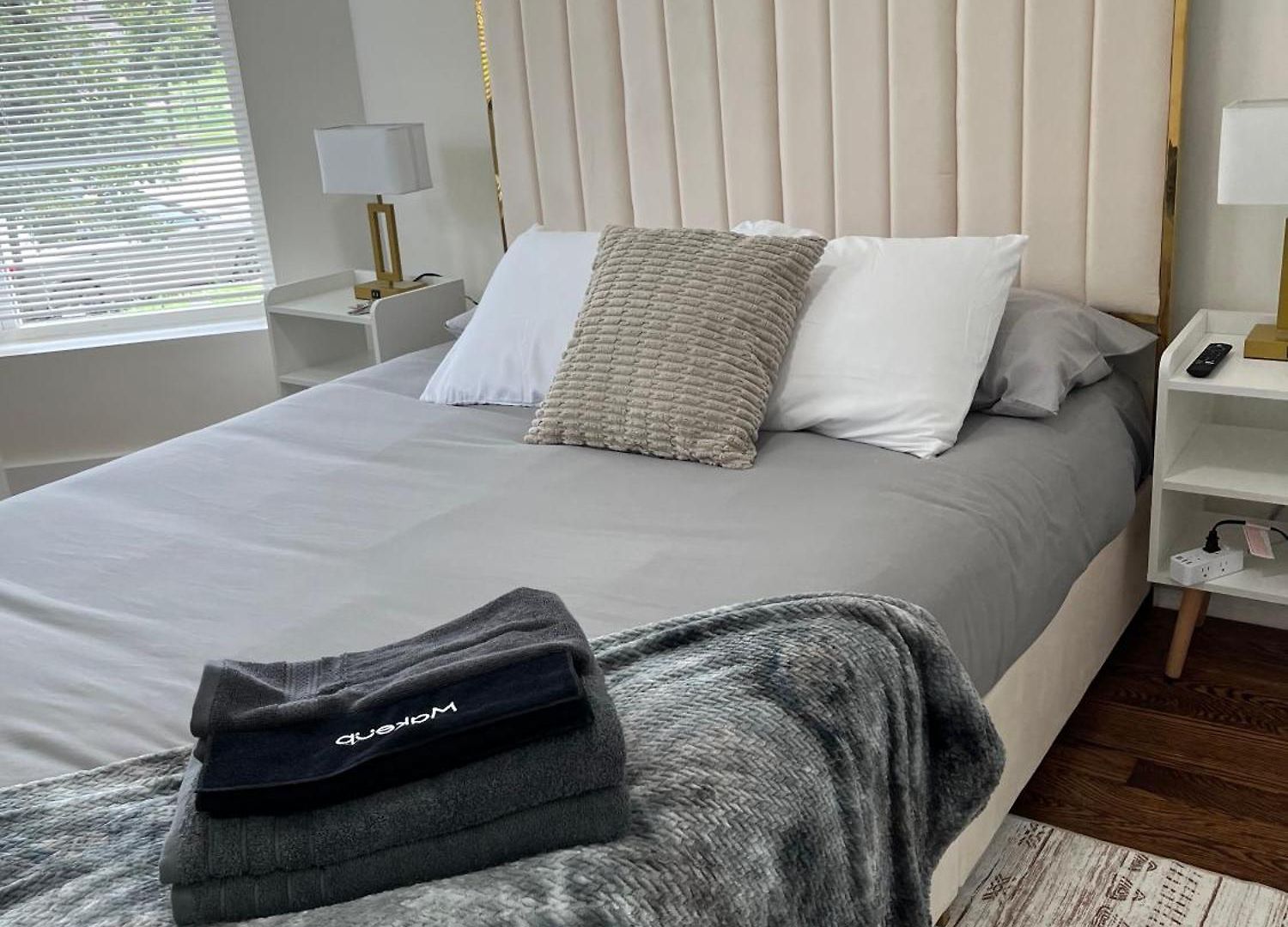 Chic Euro Getaway- Close To Downtown Apartment