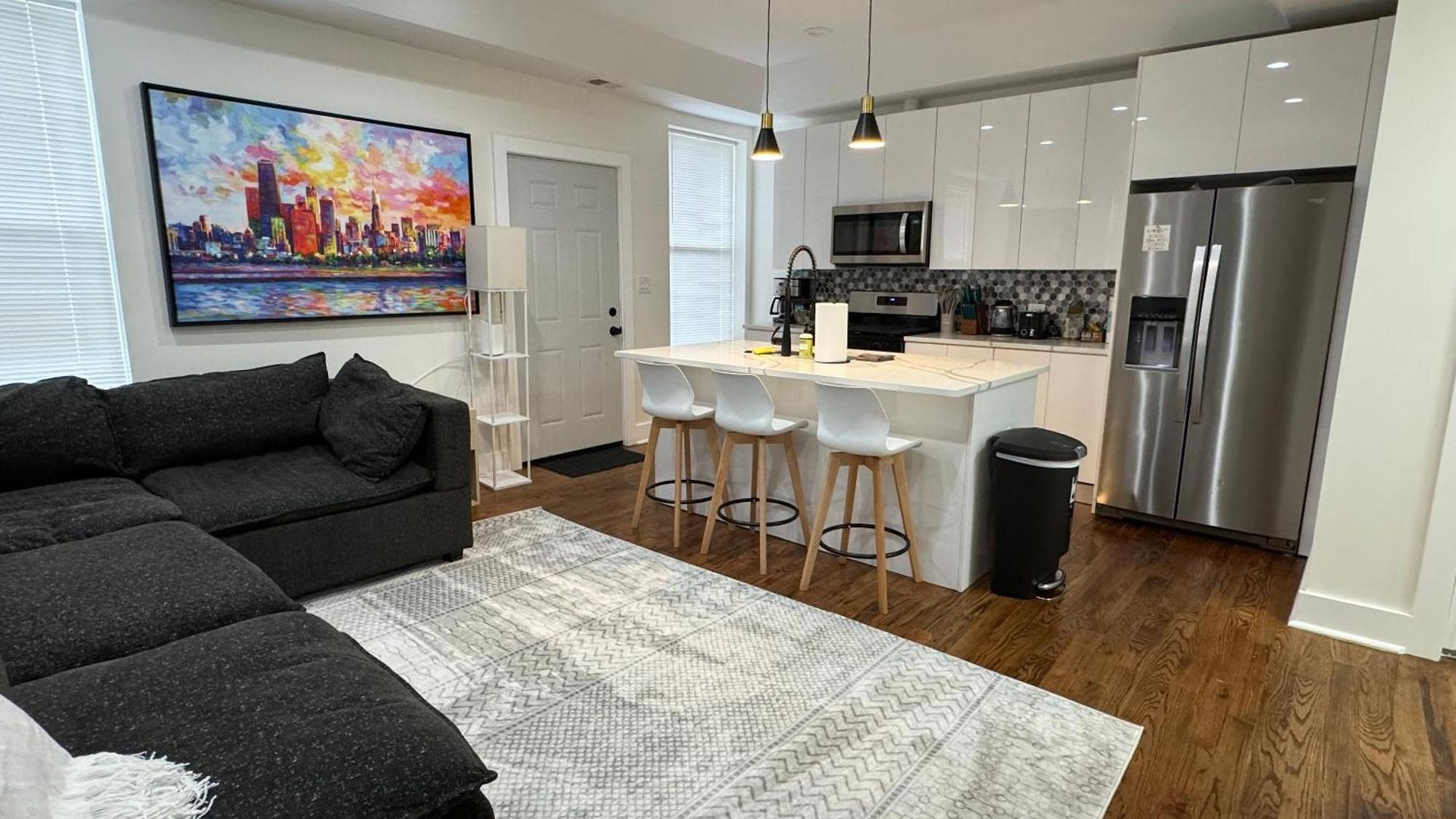 Apartment Chic Euro Getaway- Close To Downtown