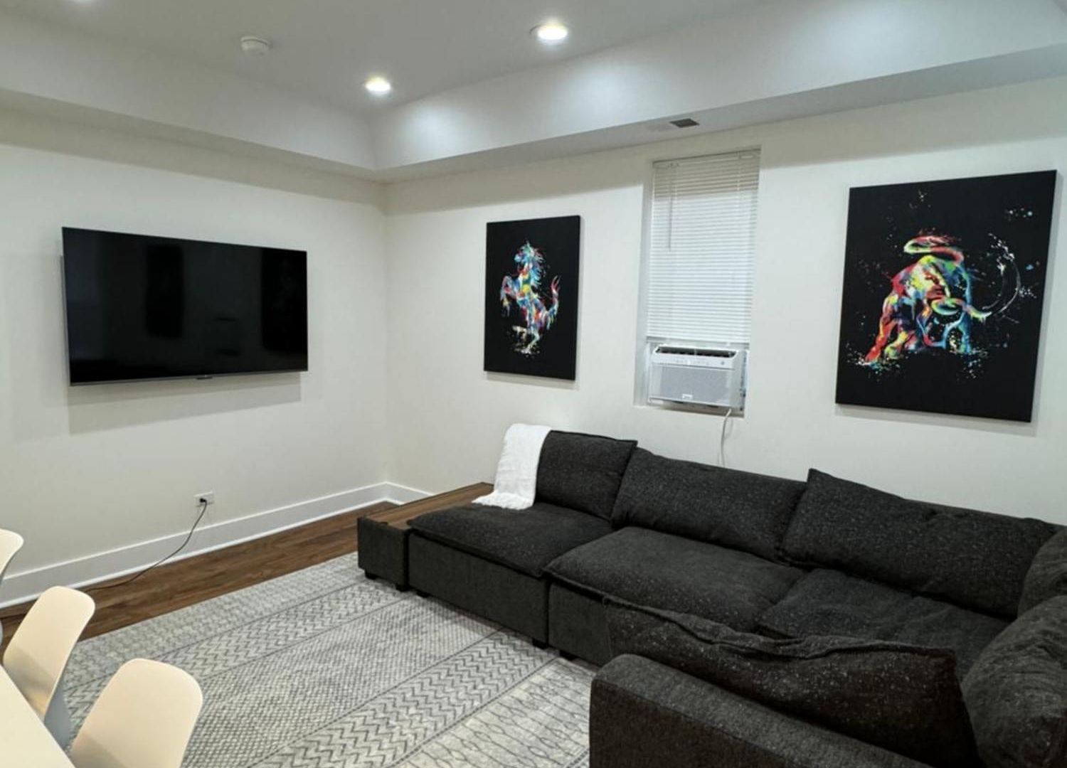Chic Euro Getaway- Close To Downtown
