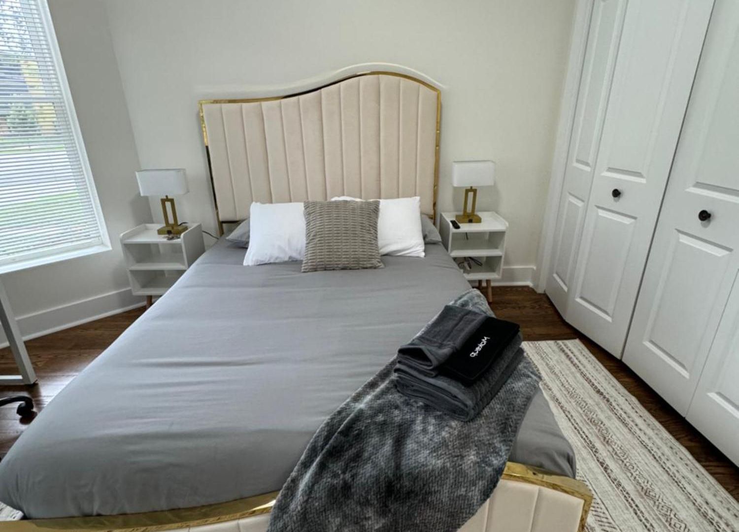 Chic Euro Getaway- Close To Downtown Apartment *