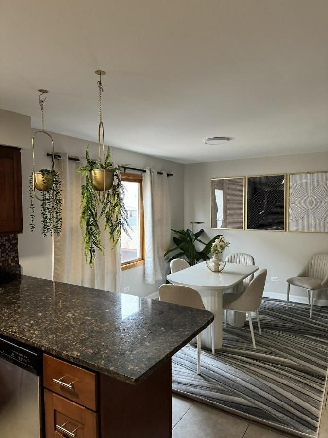 Apartment 3Br Modern Apt • Gym • Workspace • Quiet Location