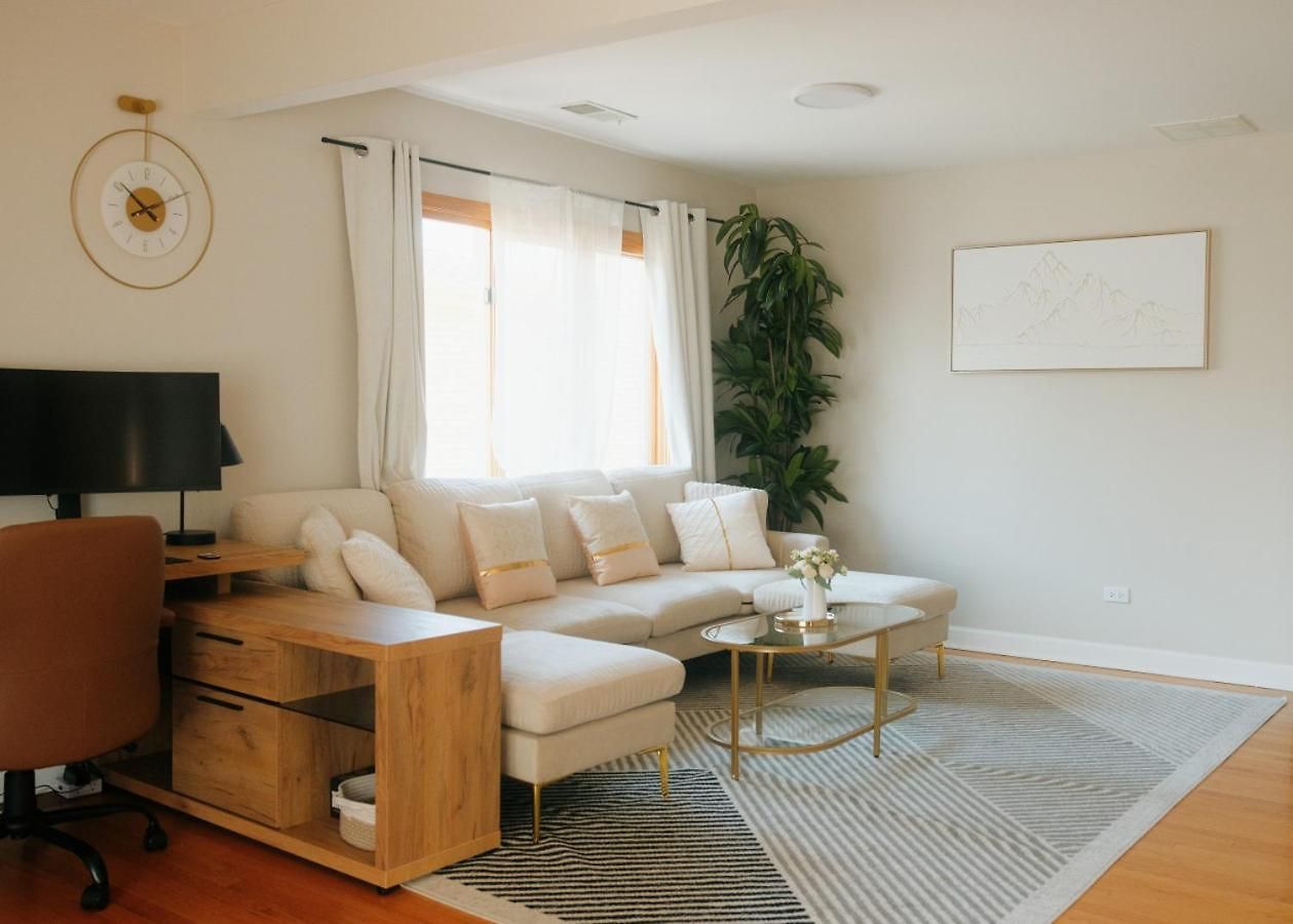 New Modern 3Br • Gym • Workspace • Quiet Location * Chicago