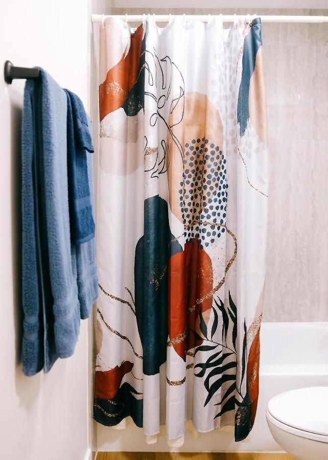 Modern Condo • Safe Chicago Stay Near O'Hare *