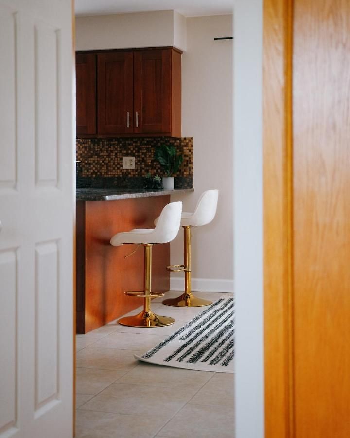 New Modern 3Br • Gym • Workspace • Quiet Location Apartment *