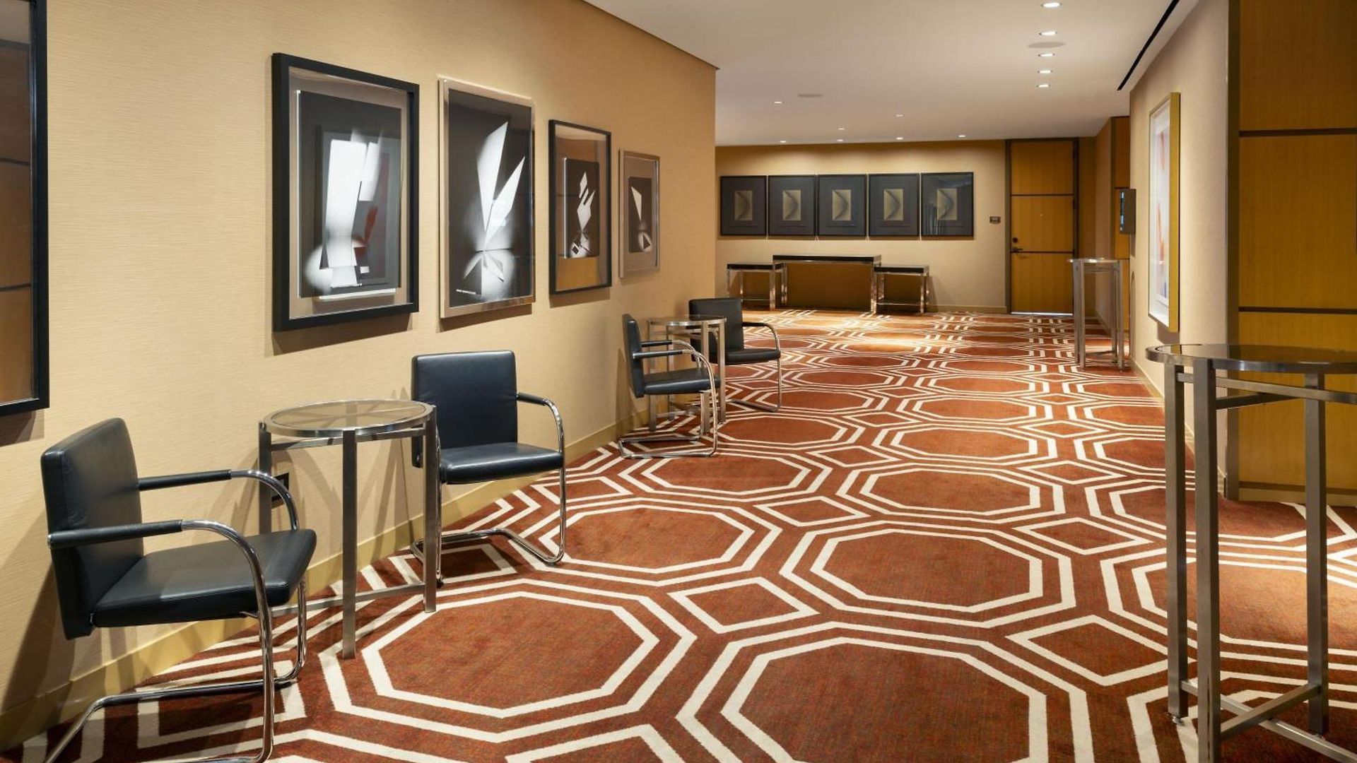 Hotel By Marriott Downtown Magnificent Mile 3*