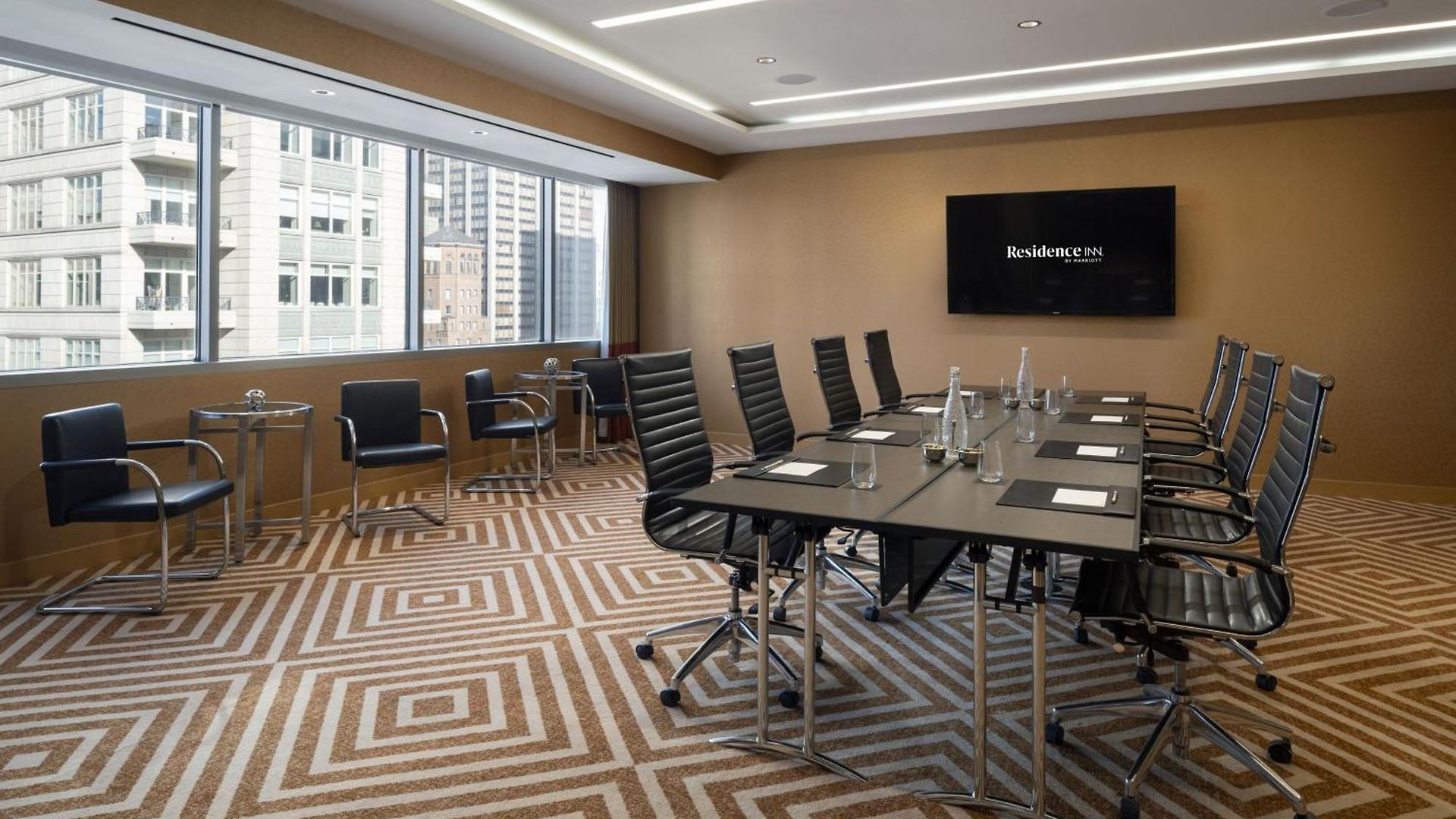 By Marriott Downtown Magnificent Mile 3*
