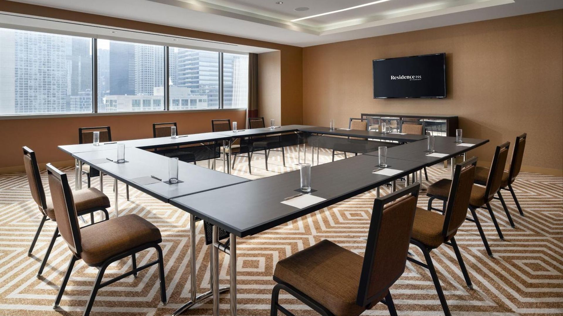 By Marriott Downtown Magnificent Mile 3*