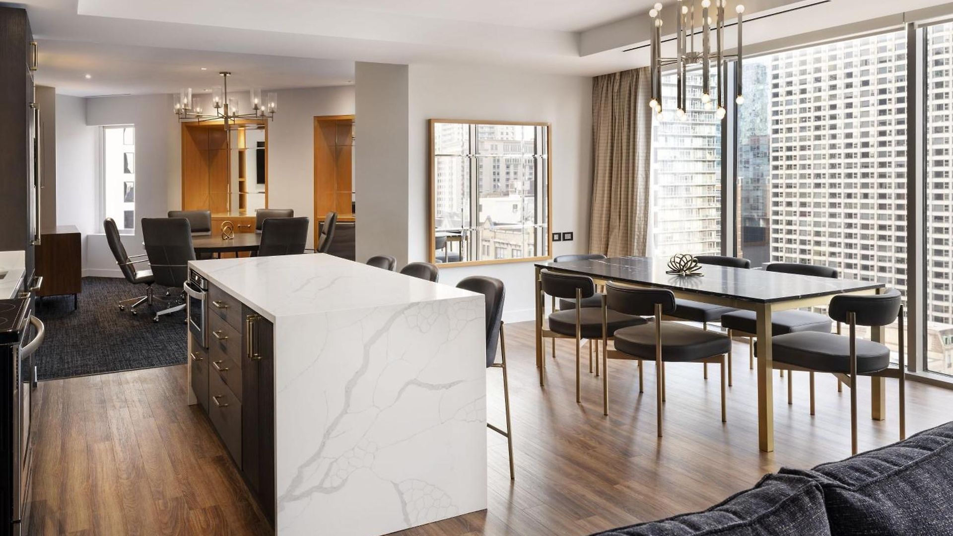 By Marriott Downtown Magnificent Mile Hotel