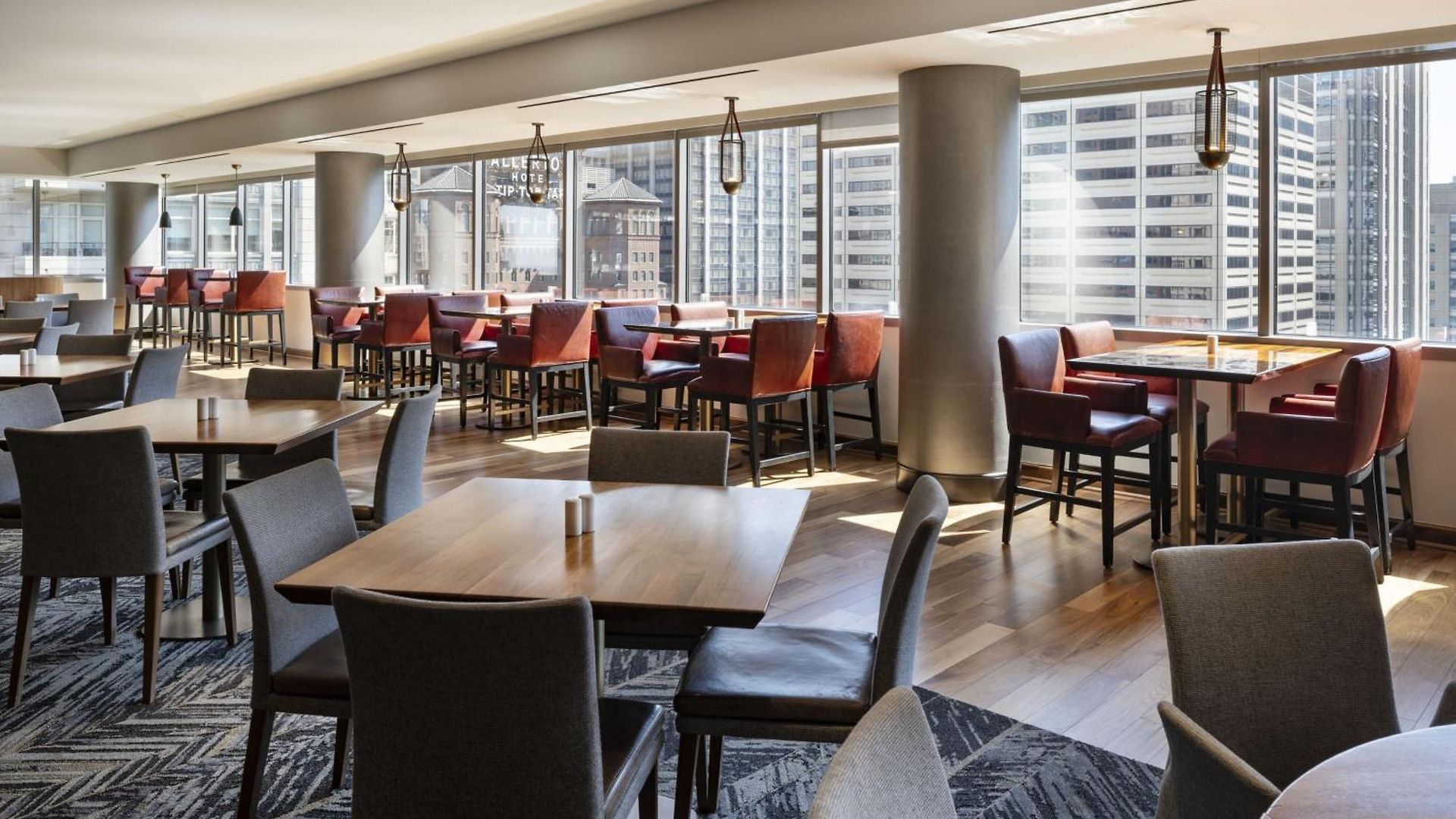 Hotel By Marriott Downtown Magnificent Mile 3*